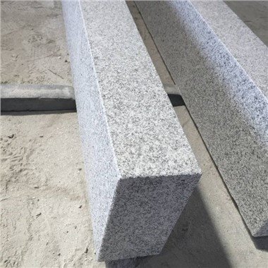 Žulový kerbstone