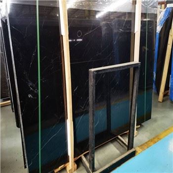 Leštená mramorová doska Nero Marquina